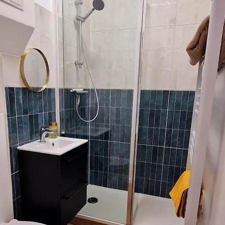 Apartment Centre *